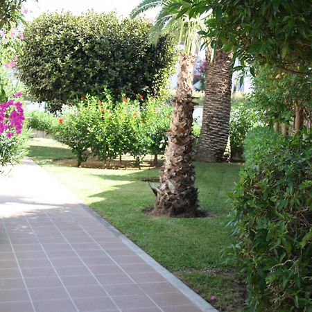 Apartamentos Torrelaguna Vera Esterno foto